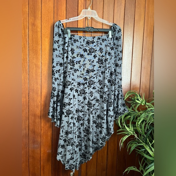 🖤 Gothic Rose Velvet Dress Set – Corset-Style Top & Flowy Skirt (Size L) - Picture 5 of 6